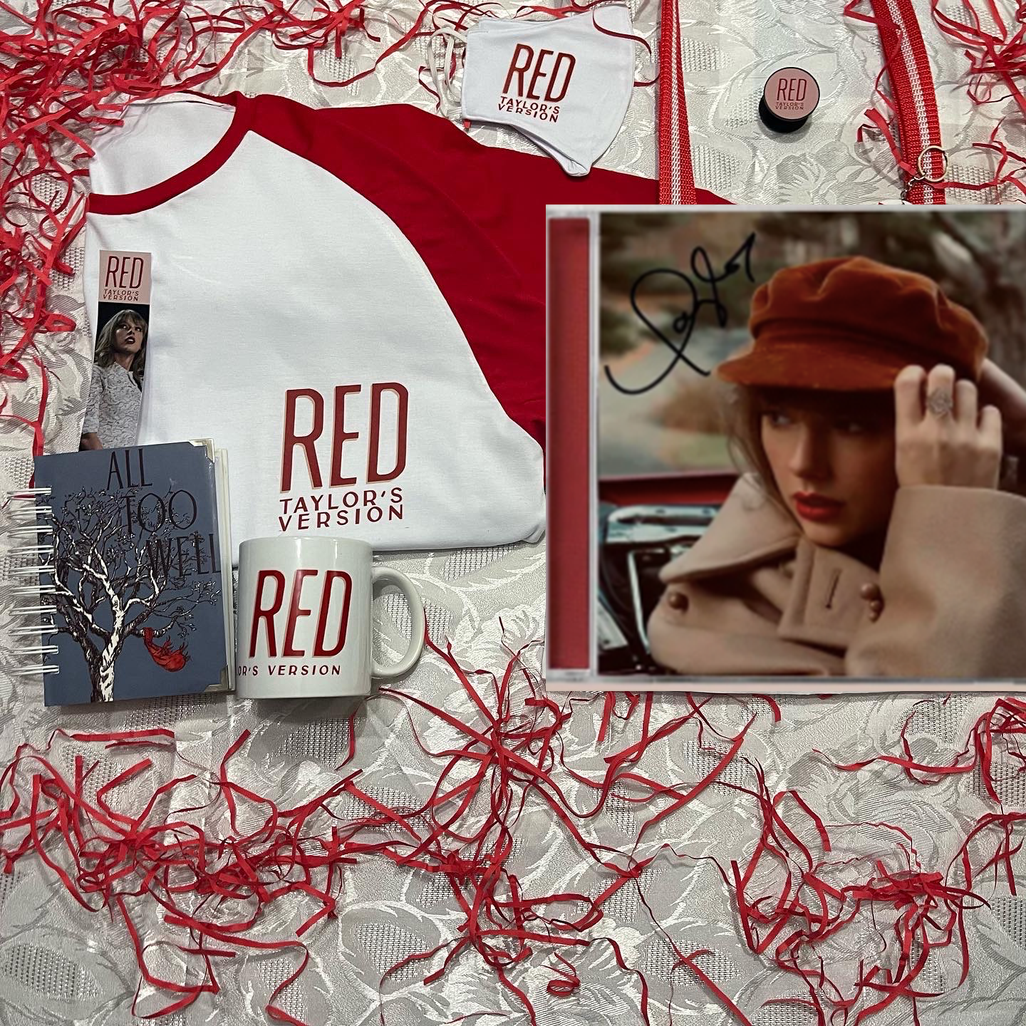 Taylor Swift RED TV Pack Firmado - Exclusivo en Web